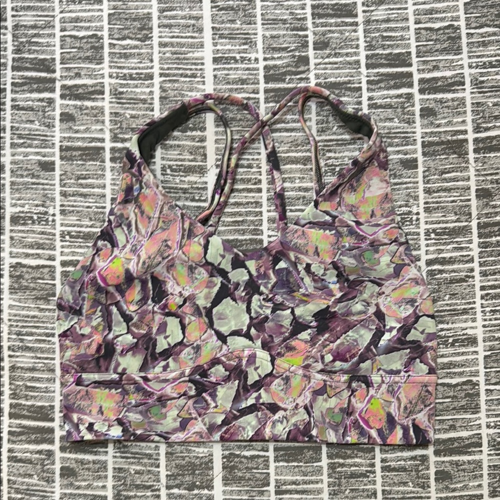 EUC women’s lululemon sports bra size 6